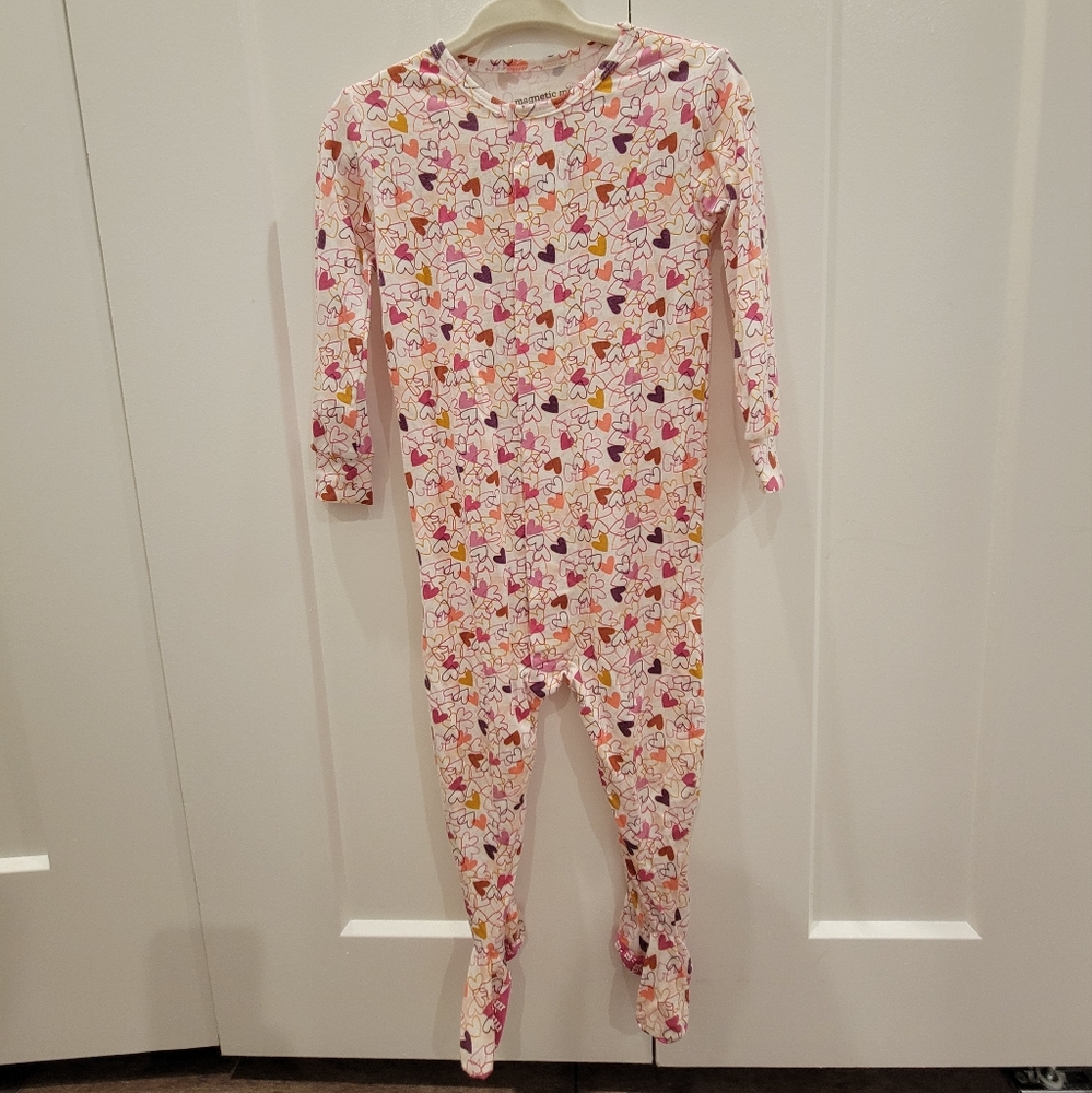 Magnetic Me  Footie 9-12m hearts for Valentine's day